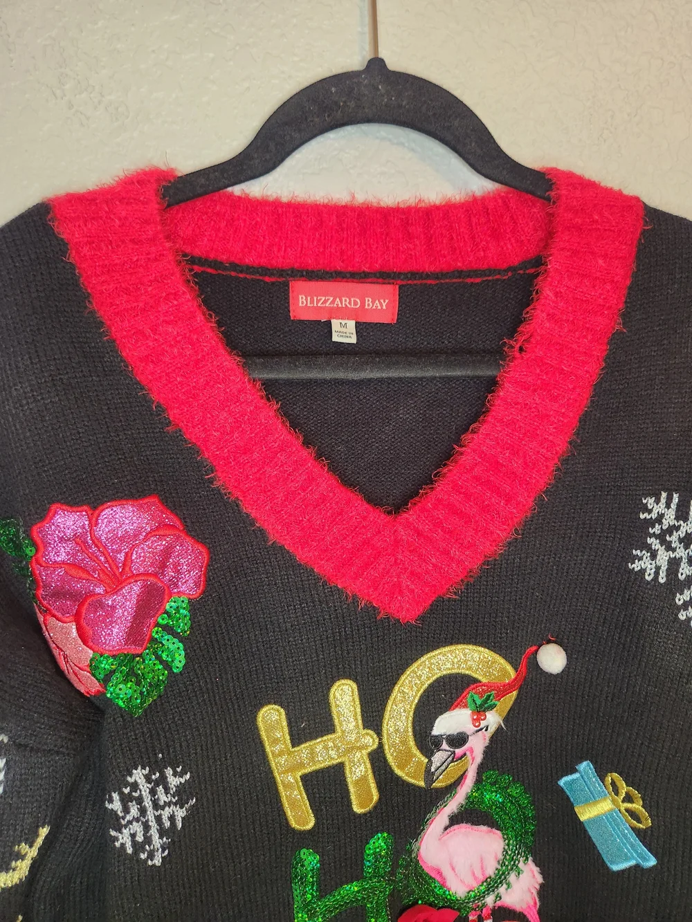 Blizzard bay Flamingo ho ho ho Black & Pink Holiday V‑Neck Sweater M